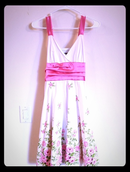 Sweet Springtime Dress!! - Picture 1 of 6
